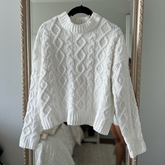 White Cable Knit Cropped Sweater - Size Medium - Picture 1 of 4